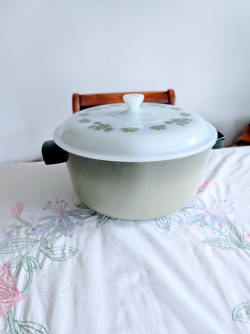 VTG Regal Ware Avocado Green Dutch Oven w/ Fire-King Green Tulip Flower Lid MCM